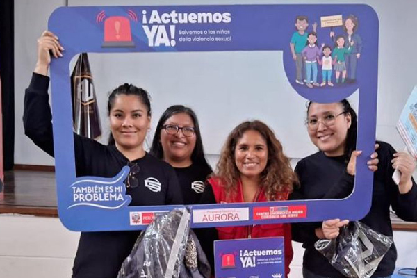 Geyer Kabel partició en la charla contra la violencia hacia las mujeres en colaboración con el Ministerio de la Mujer y Poblaciones Vulnerables